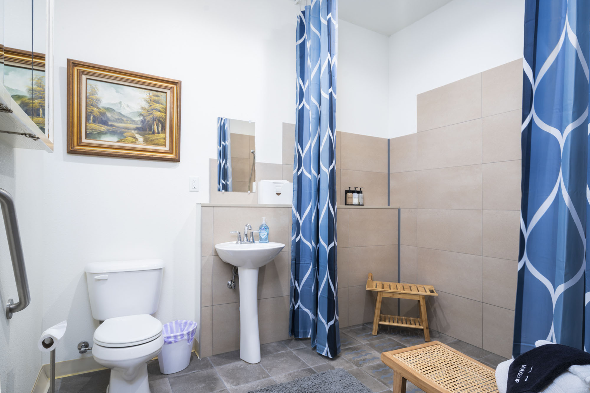 main-house-ada-bathroom